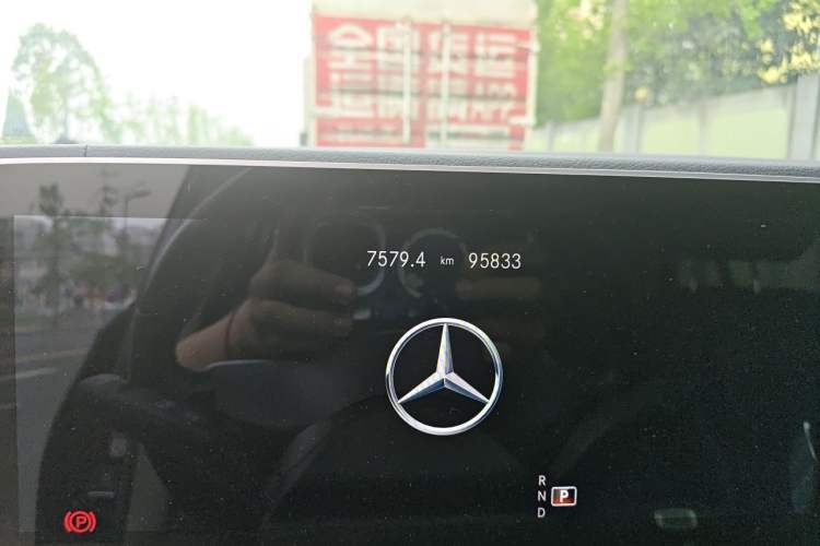 Used Mercedes-Benz GLE 2021 GLE 450 4MATIC AMG Line Odometer Close Up