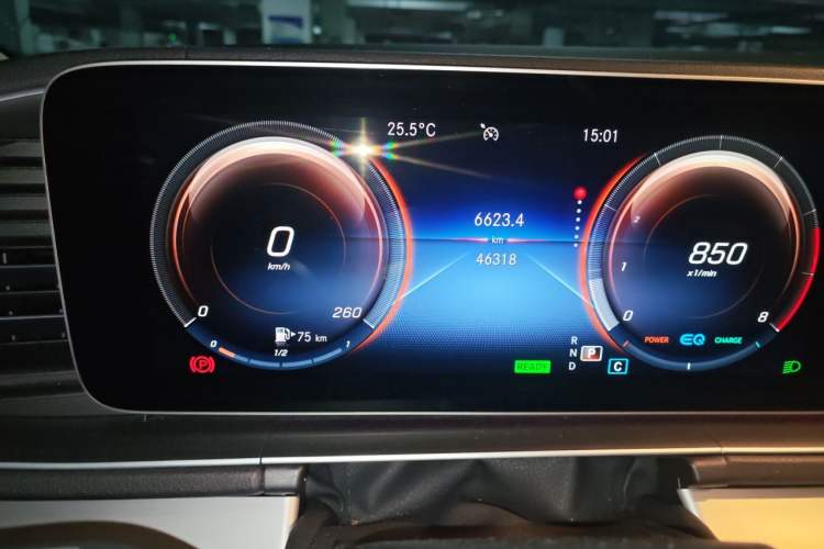Used Mercedes-Benz GLE 2021 GLE 450 4MATIC AMG Line Odometer Close Up