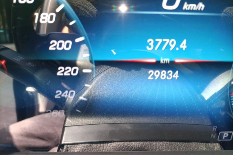 Used Mercedes-Benz GLE 2021 GLE 350 4MATIC Stylish Model Odometer Close Up