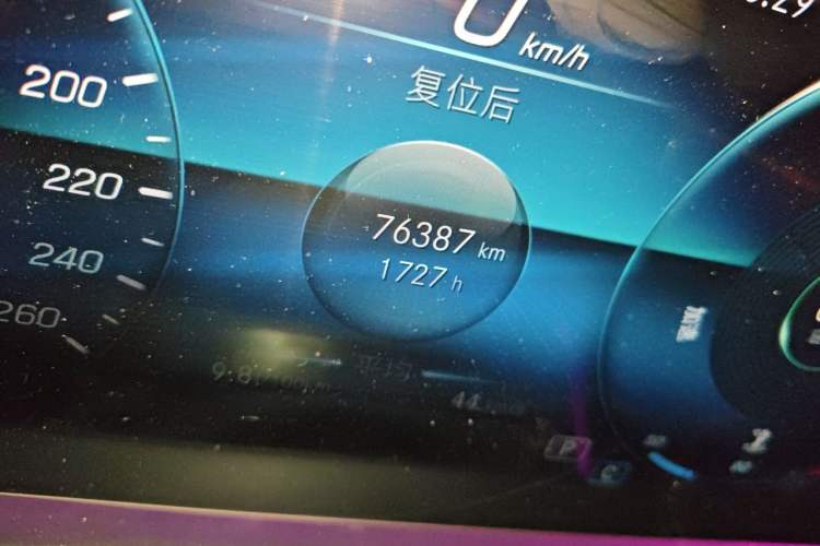Used Mercedes-Benz GLE 2021 GLE 350 4MATIC Stylish Model Odometer Close Up