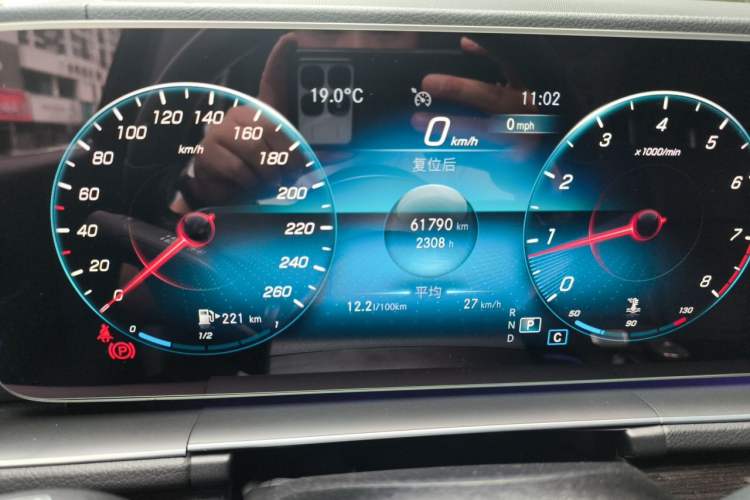 Used Mercedes-Benz GLE 2021 GLE 350 4MATIC Stylish Model Odometer Close Up