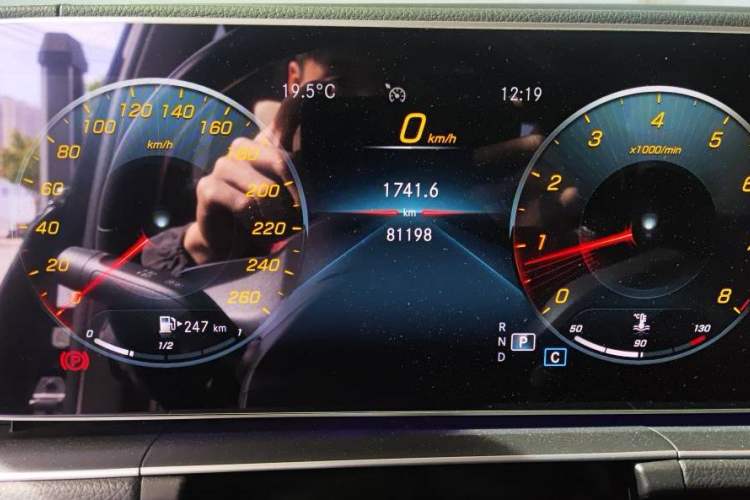 Used Mercedes-Benz GLE 2021 GLE 350 4MATIC Dynamic Edition Odometer Close Up