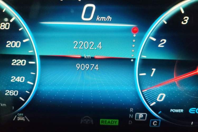 Used Mercedes-Benz GLE 2021 GLE 450 4MATIC Luxury Model Odometer Close Up