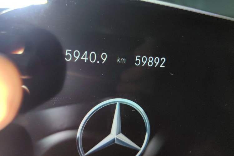 Used Mercedes-Benz GLE 2021 GLE 350 4MATIC Stylish Model Odometer Close Up