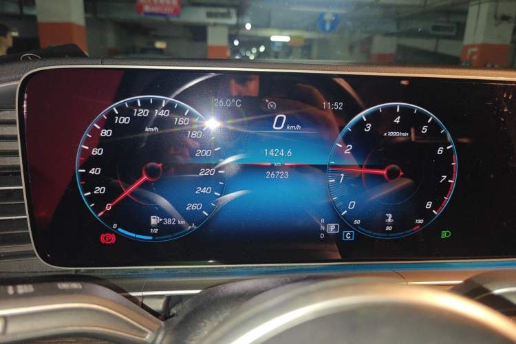 Used Mercedes-Benz GLE 2021 GLE 350 4MATIC Stylish Model Odometer Close Up