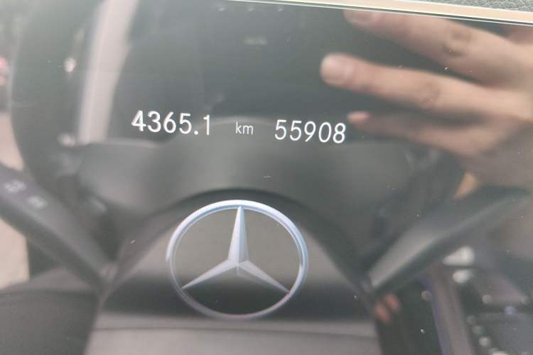 Used Mercedes-Benz GLE 2021 GLE 450 4MATIC Stylish Model Odometer Close Up