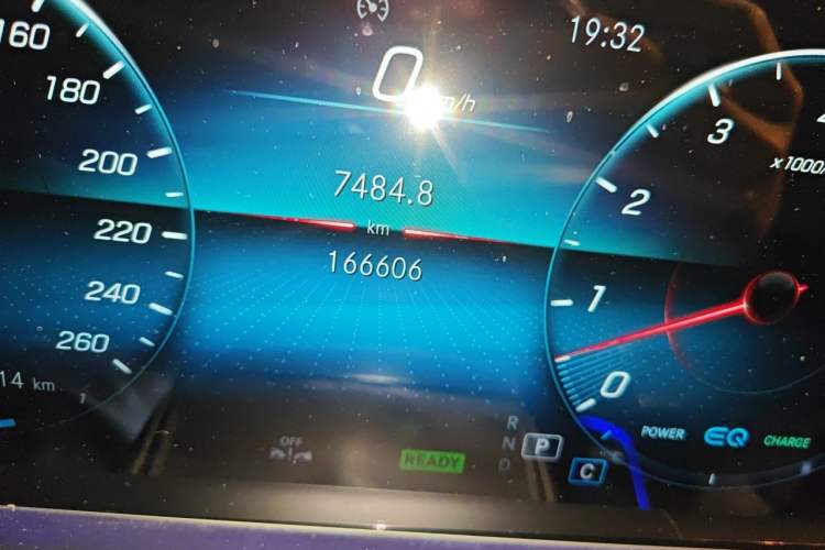 Used Mercedes-Benz GLE 2021 GLE 450 4MATIC Stylish Model Odometer Close Up