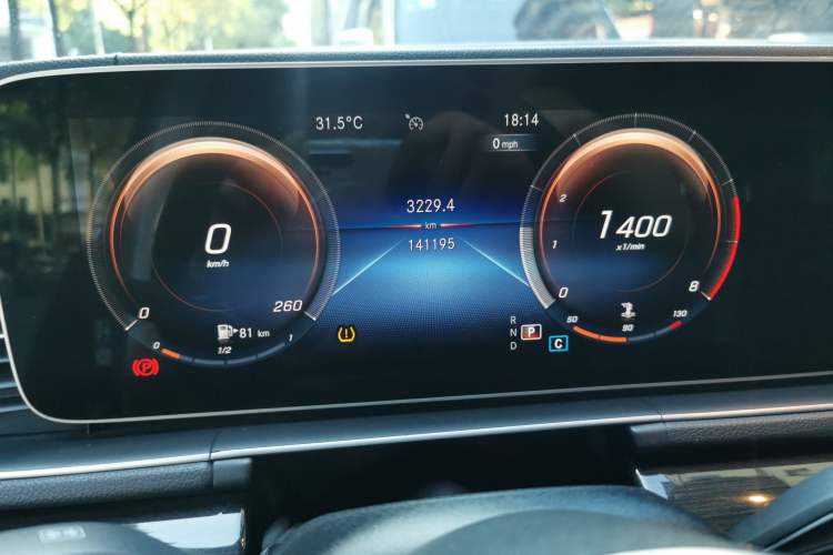 Used Mercedes-Benz GLE 2021 GLE 350 4MATIC Stylish Model Odometer Close Up