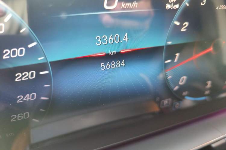 Used Mercedes-Benz GLE 2021 GLE 350 4MATIC Dynamic Edition Odometer Close Up