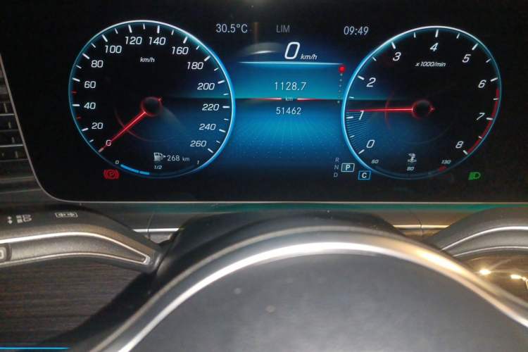 Used Mercedes-Benz GLE 2021 GLE 350 4MATIC Stylish Model Odometer Close Up