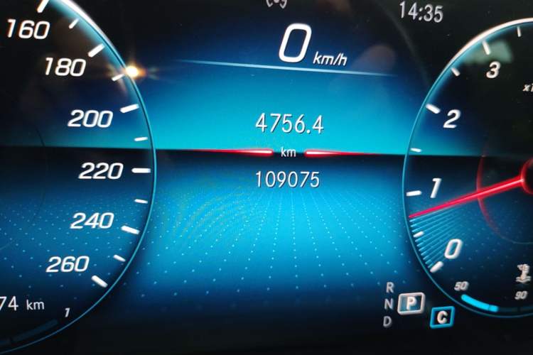 Used Mercedes-Benz GLE 2021 GLE 350 4MATIC Stylish Model Odometer Close Up