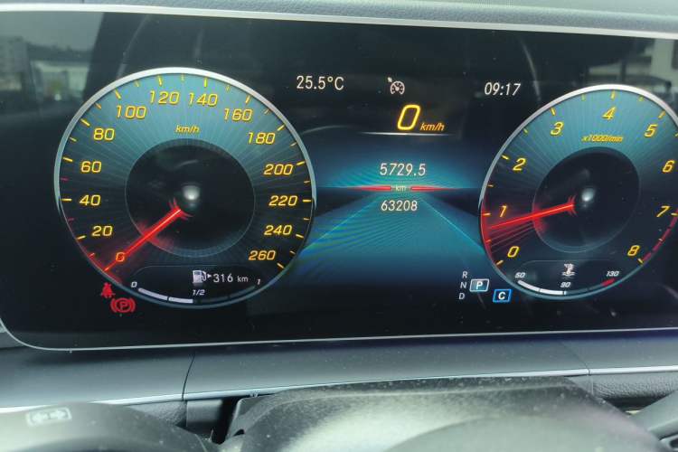 Used Mercedes-Benz GLE 2021 GLE 350 4MATIC Stylish Model Odometer Close Up