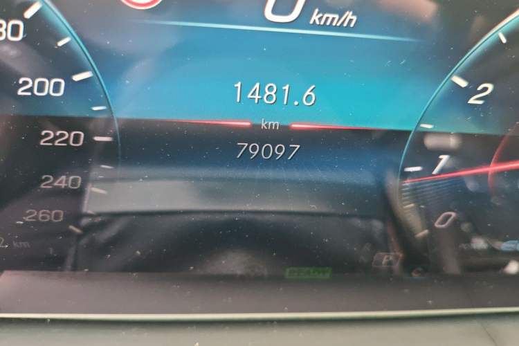Used Mercedes-Benz GLE 2021 GLE 450 4MATIC Luxury Model Odometer Close Up