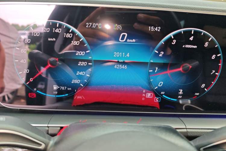 Used Mercedes-Benz GLE 2021 GLE 350 4MATIC Stylish Model Odometer Close Up