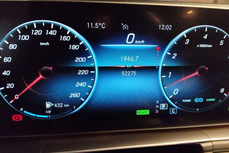 Used Mercedes-Benz GLE 2021 GLE 450 4MATIC Stylish Model Odometer Close Up
