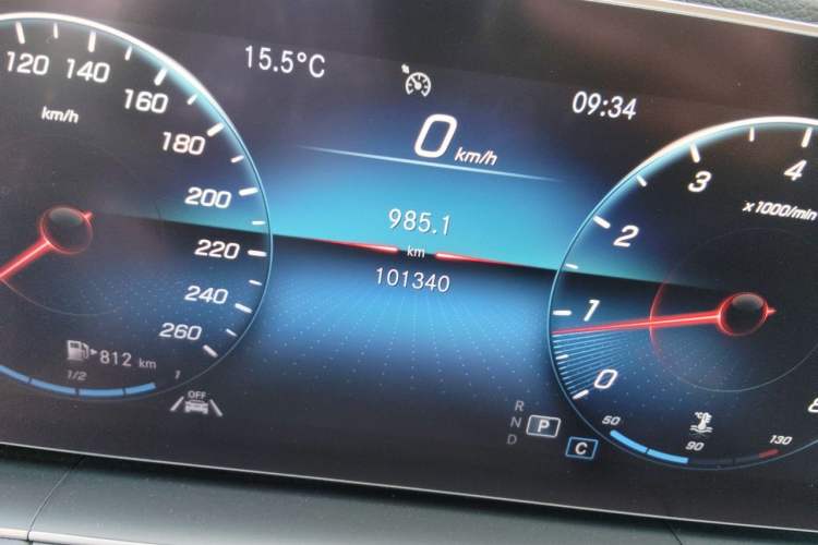 Used Mercedes-Benz GLE 2021 GLE 350 4MATIC Stylish Model Odometer Close Up