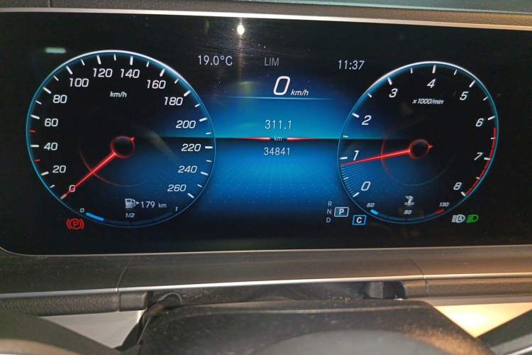 Used Mercedes-Benz GLE 2021 GLE 350 4MATIC Dynamic Edition Odometer Close Up