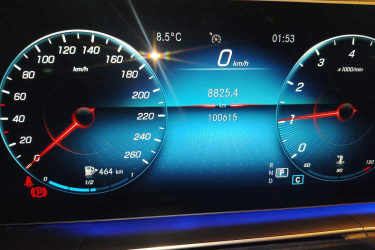 Used Mercedes-Benz GLE 2021 GLE 350 4MATIC Luxury Model Odometer Close Up