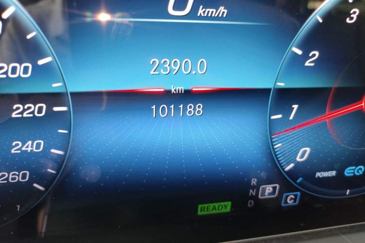 Used Mercedes-Benz GLE 2021 GLE 450 4MATIC Stylish Model Odometer Close Up