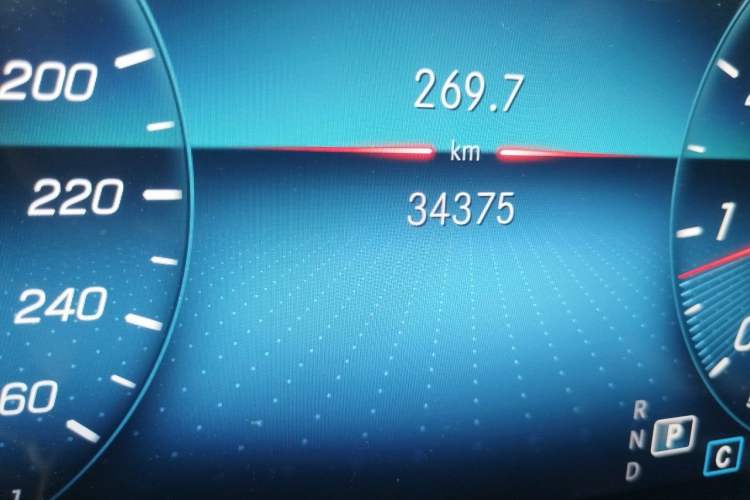 Used Mercedes-Benz GLE 2021 GLE 350 4MATIC Dynamic Edition Odometer Close Up