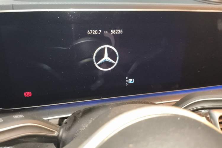 Used Mercedes-Benz GLE 2021 GLE 350 4MATIC Stylish Model Odometer Close Up