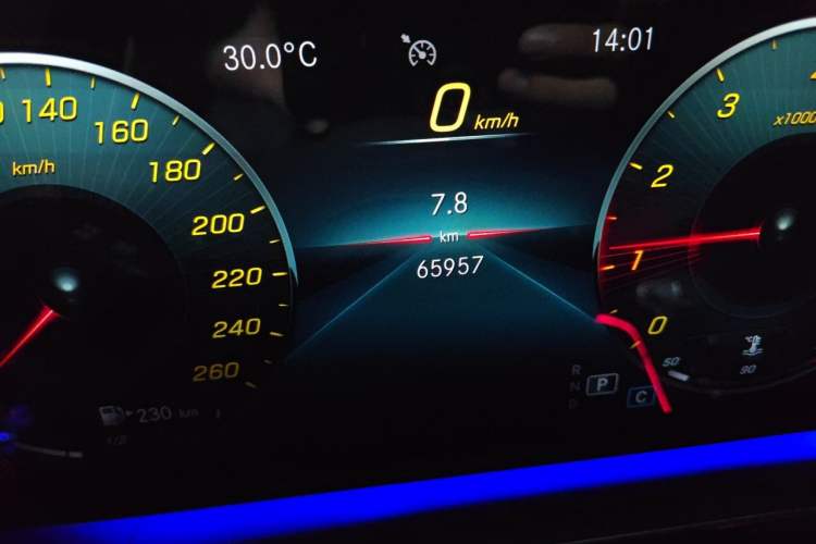Used Mercedes-Benz GLE 2021 GLE 350 4MATIC Stylish Model Odometer Close Up