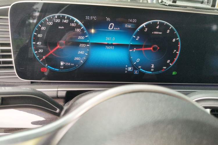 Used Mercedes-Benz GLE 2021 GLE 350 4MATIC Stylish Model Odometer Close Up