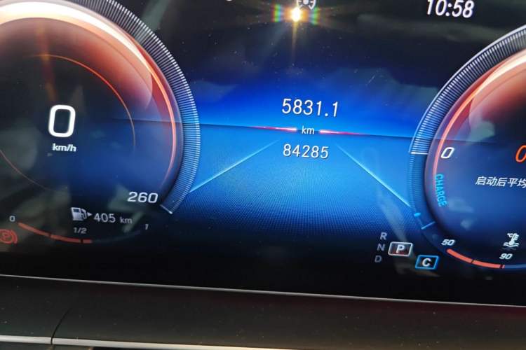 Used Mercedes-Benz GLE 2021 GLE 350 4MATIC Stylish Model Odometer Close Up