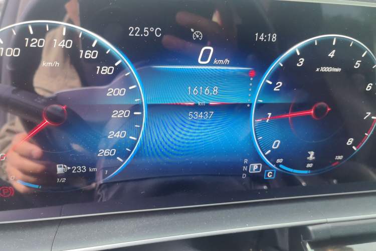 Used Mercedes-Benz GLE 2021 GLE 350 4MATIC Dynamic Edition Odometer Close Up