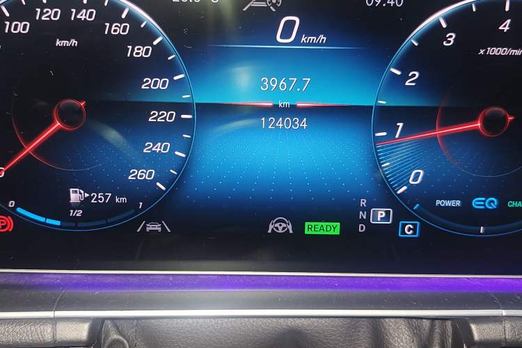 Used Mercedes-Benz GLE 2021 GLE 450 4MATIC Luxury Model Odometer Close Up