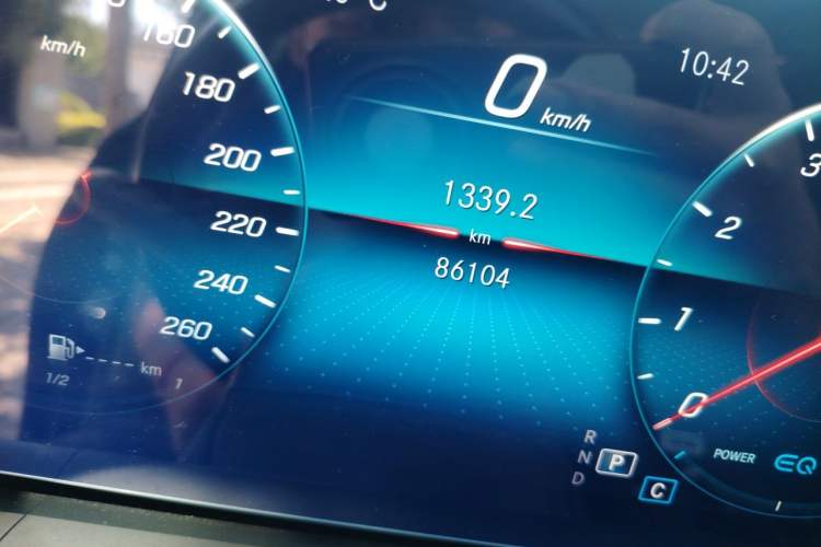 Used Mercedes-Benz GLE 2021 GLE 450 4MATIC AMG Line Odometer Close Up