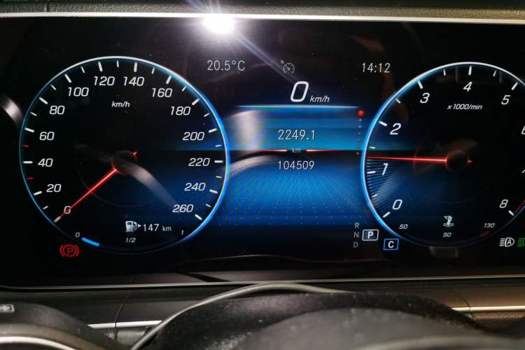Used Mercedes-Benz GLE 2021 GLE 350 4MATIC Stylish Model Odometer Close Up