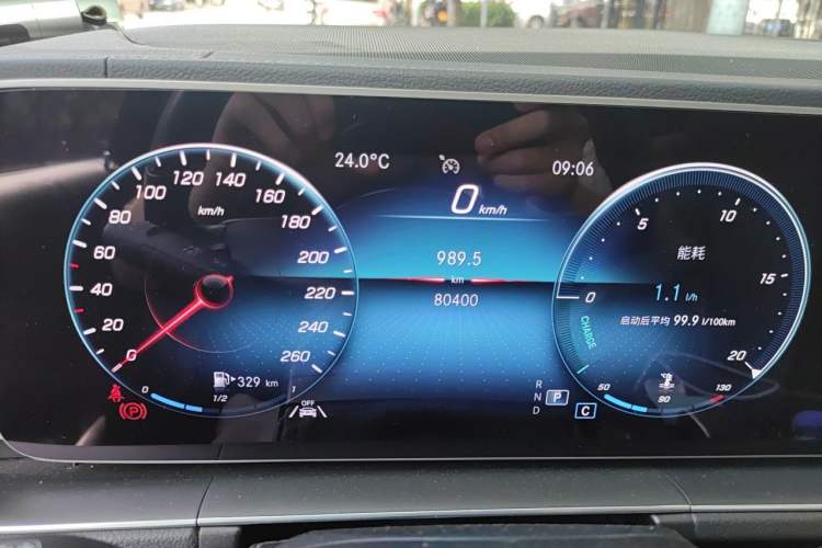 Used Mercedes-Benz GLE 2021 GLE 350 4MATIC Stylish Model Odometer Close Up