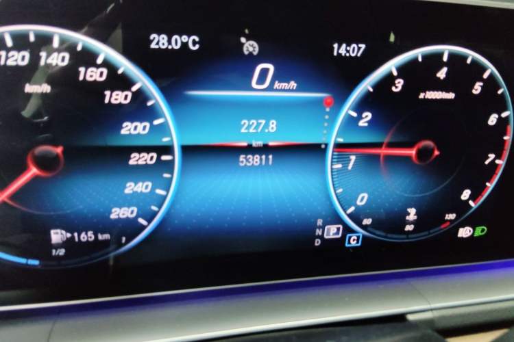 Used Mercedes-Benz GLE 2021 GLE 350 4MATIC Luxury Model Odometer Close Up