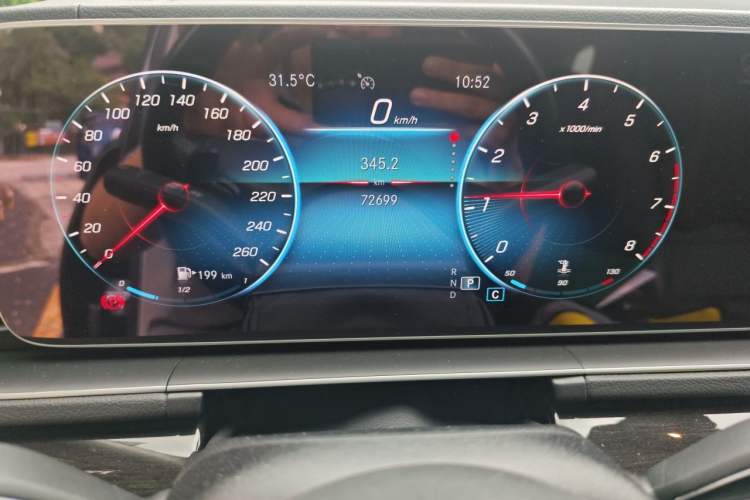 Used Mercedes-Benz GLE 2021 GLE 350 4MATIC Stylish Model Odometer Close Up