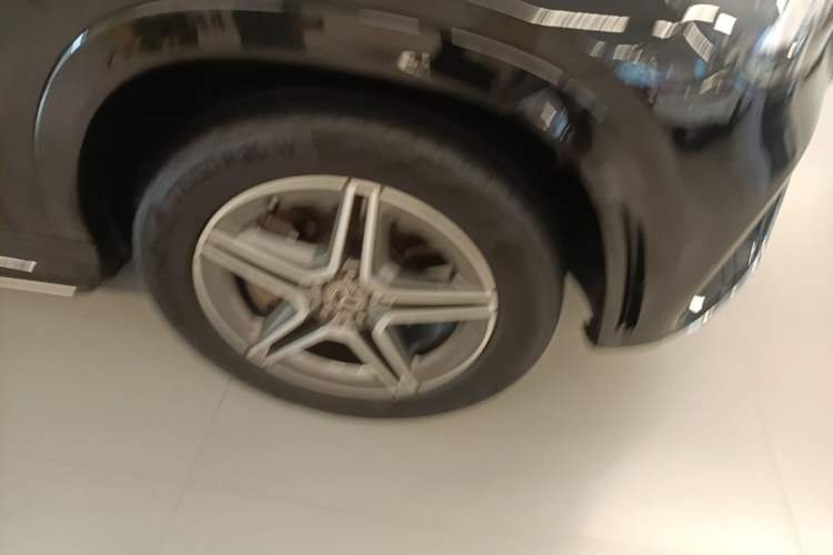 Used Mercedes-Benz GLE 2021 GLE 450 4MATIC Stylish Model Right Front Wheel Hub