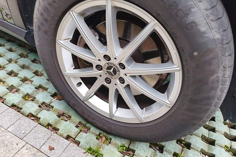 Used Mercedes-Benz GLE 2021 GLE 350 4MATIC Stylish Model Right Front Wheel Hub