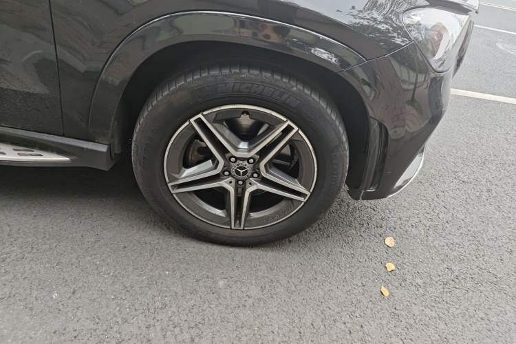 Used Mercedes-Benz GLE 2021 GLE 450 4MATIC AMG Line Right Front Wheel Hub