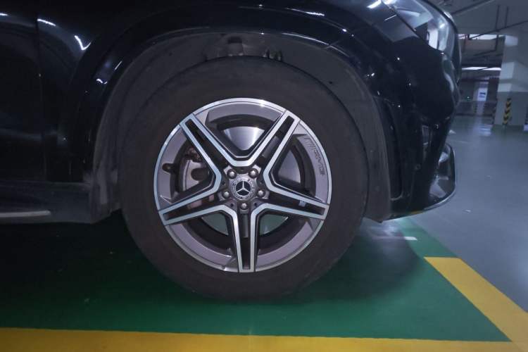 Used Mercedes-Benz GLE 2021 GLE 450 4MATIC AMG Line Right Front Wheel Hub