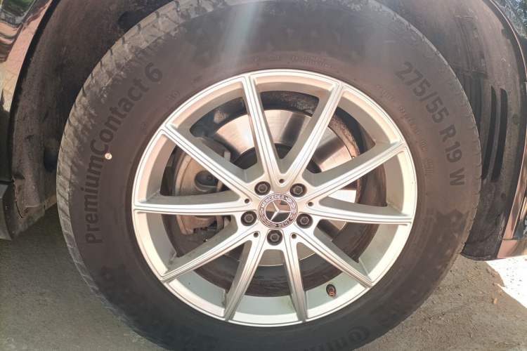 Used Mercedes-Benz GLE 2021 GLE 350 4MATIC Stylish Model Right Front Wheel Hub