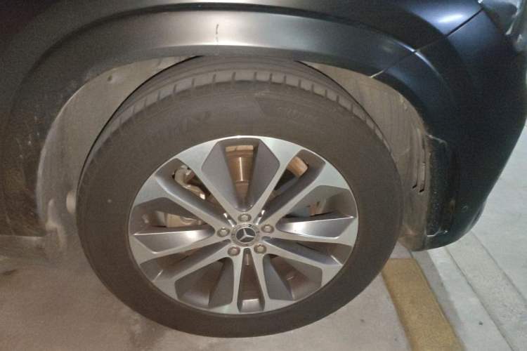 Used Mercedes-Benz GLE 2021 GLE 350 4MATIC Stylish Model Right Front Wheel Hub