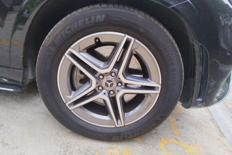 Used Mercedes-Benz GLE 2021 GLE 450 4MATIC AMG Line Right Front Wheel Hub