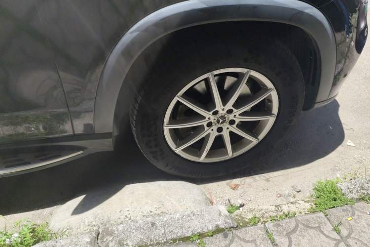 Used Mercedes-Benz GLE 2021 GLE 350 4MATIC Dynamic Edition Right Front Wheel Hub