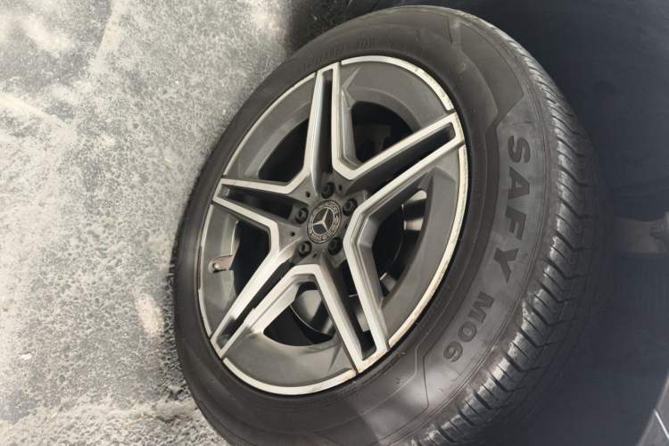 Used Mercedes-Benz GLE 2021 GLE 350 4MATIC Stylish Model Right Front Wheel Hub