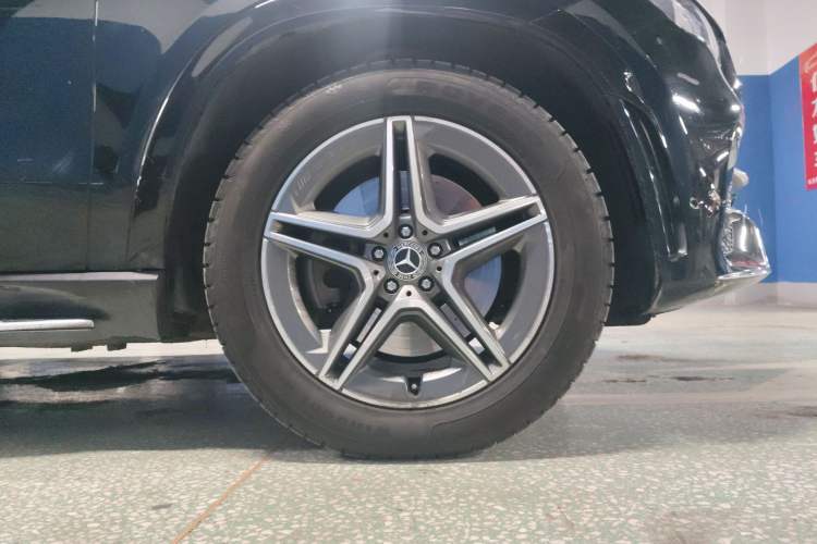 Used Mercedes-Benz GLE 2021 GLE 450 4MATIC Luxury Model Right Front Wheel Hub