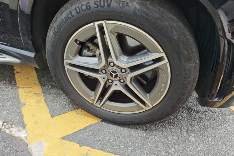 Used Mercedes-Benz GLE 2021 GLE 450 4MATIC Stylish Model Right Front Wheel Hub