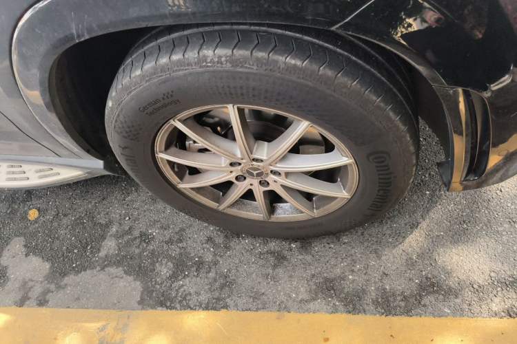 Used Mercedes-Benz GLE 2021 GLE 350 4MATIC Stylish Model Right Front Wheel Hub