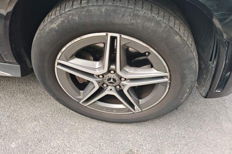 Used Mercedes-Benz GLE 2021 GLE 450 4MATIC Luxury Model Right Front Wheel Hub
