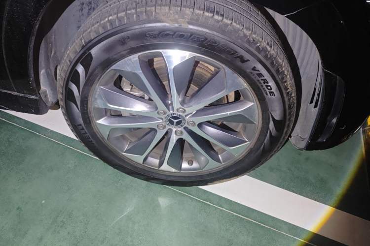Used Mercedes-Benz GLE 2021 GLE 350 4MATIC Dynamic Edition Right Front Wheel Hub