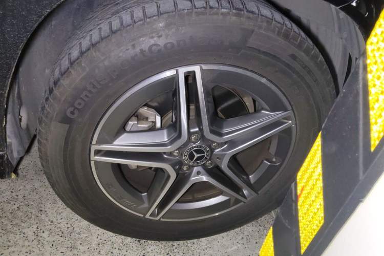 Used Mercedes-Benz GLE 2021 GLE 350 4MATIC Luxury Model Right Front Wheel Hub